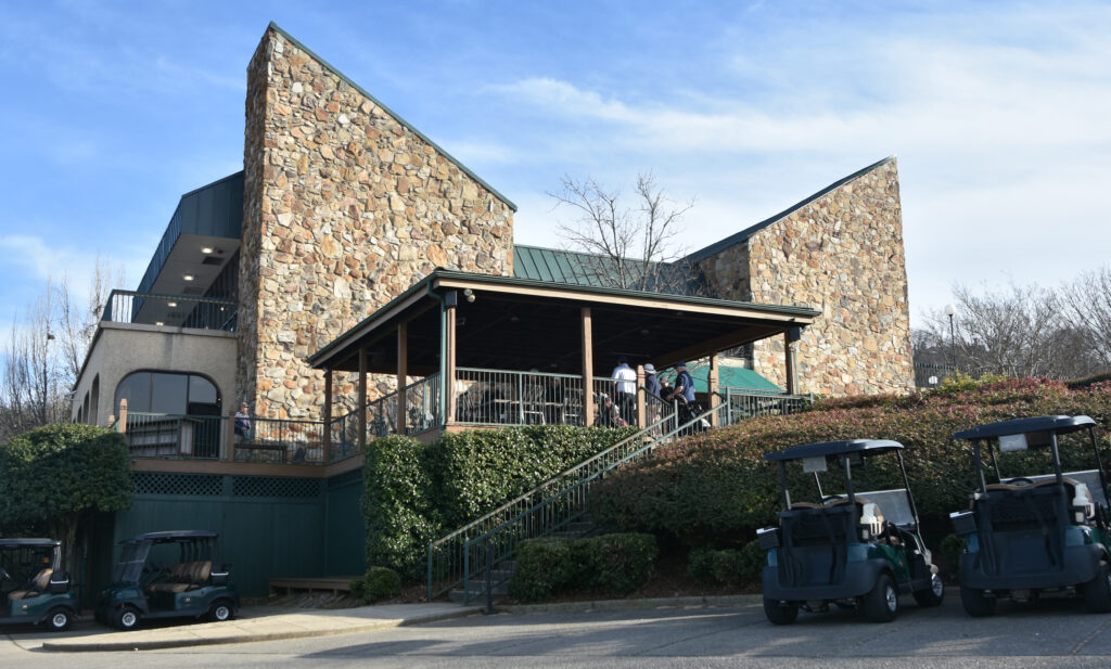 Exterior of the Highland Park Golf Course clubhouse on Jan. 29, 2025. (Photo by Solomon Crenshaw, Jr.)